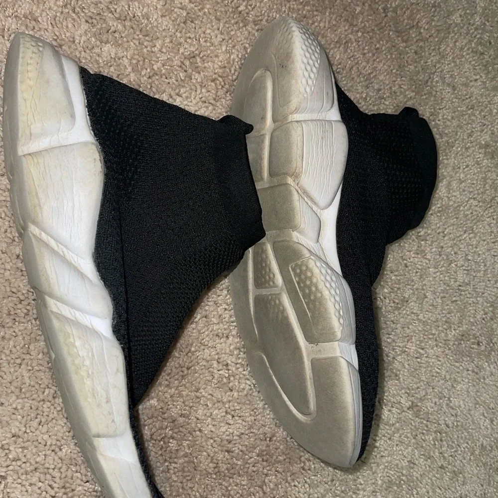 Sneakers - Picture 6 of 7